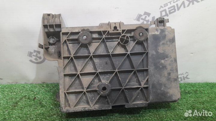 Крепление аккумулятора Renault Megane 2 1.6 K4M