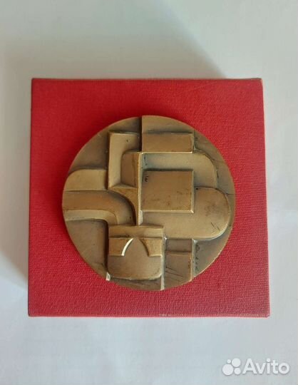 Настольная медаль нрб времен СССР