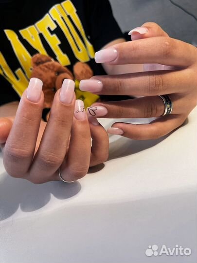 Модель на маникюр