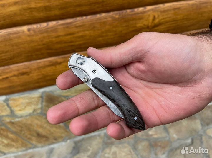 Складной нож ручной работы из дамасской стали