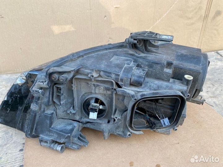 Фара ксеноновая передняя правая Audi A4 B8