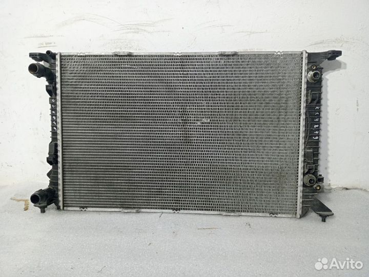 Радиатор охлождения audi A4 B8