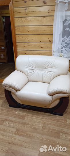 Кресло кожаное