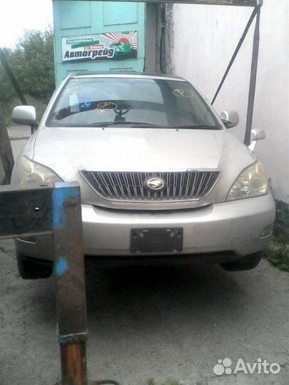 Замок двери задний правый Toyota Harrier MCU35 1MZ