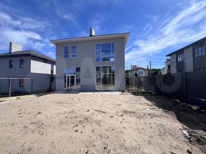 Дом 202 м² на участке 5,5 сот.