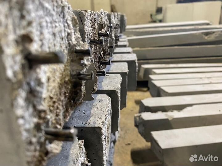 Столбы евроштакетника