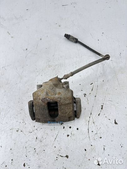 Ford Fusion передний левый суппорт