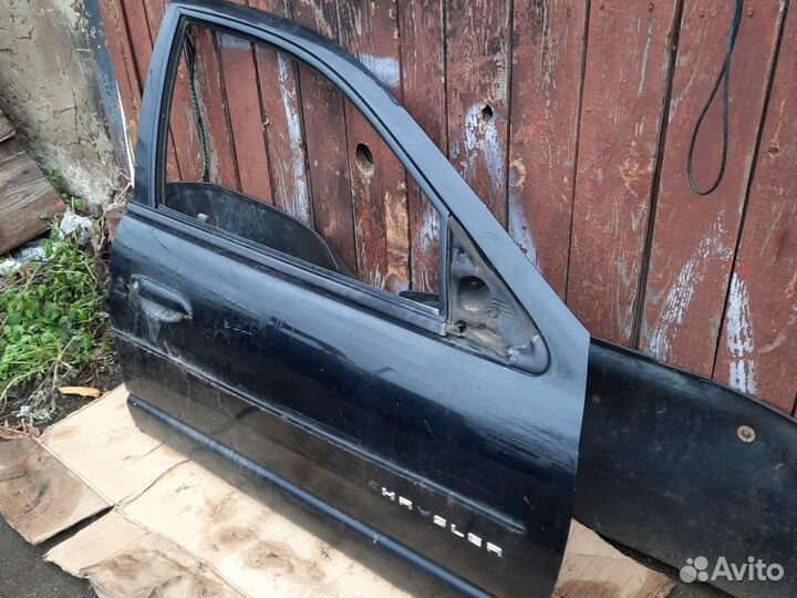 Передняя правая дверь chrysler cirrus