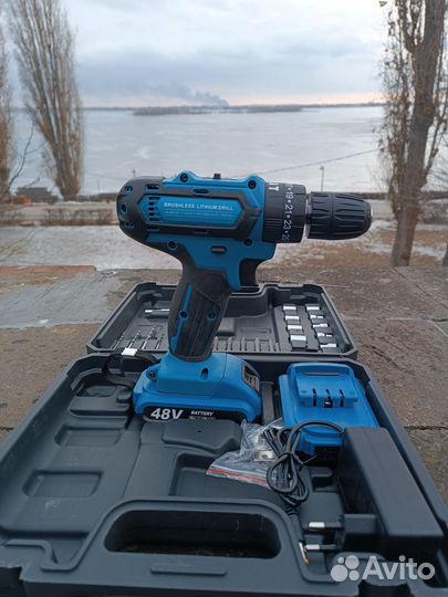 Шуруповерт новый Makita