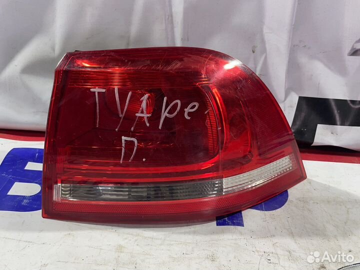 Фонарь правый наружний Volkswagen Touareg NF