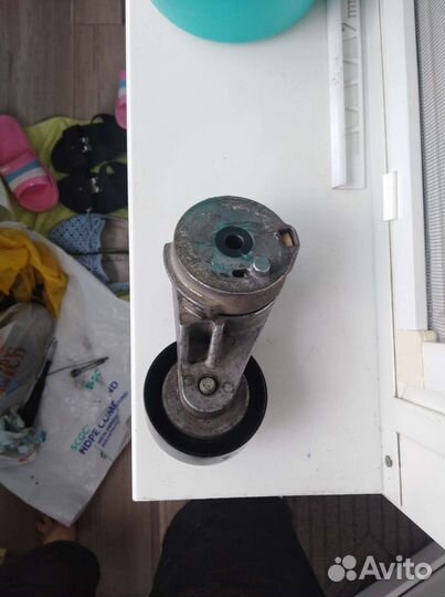 Натяжитель ролик и ремень и планка для киа рио