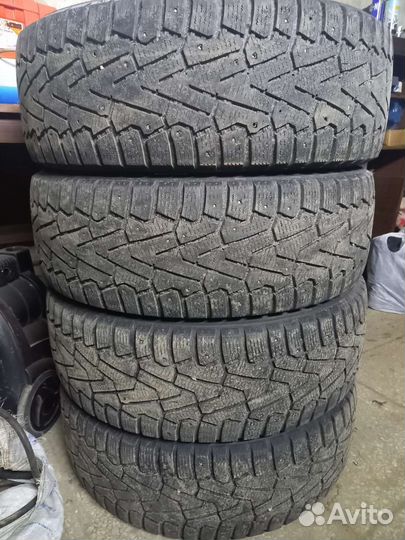 Pirelli Ice Zero 215/65 R16