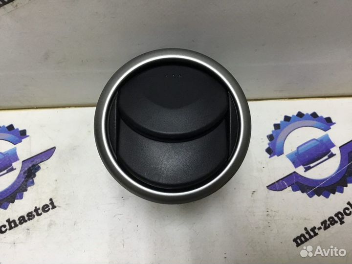 Дефлектор обдува салона в торпедо Mazda 3 BK