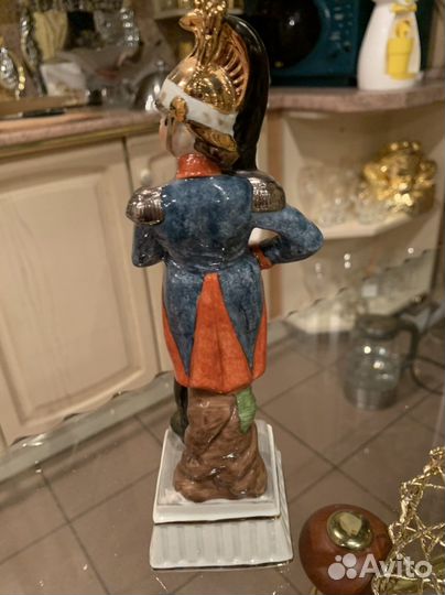 Статуэтка фарфор