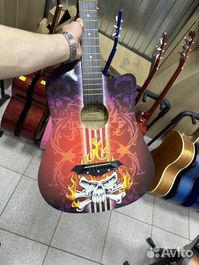 Акустическая гитара с рисунком