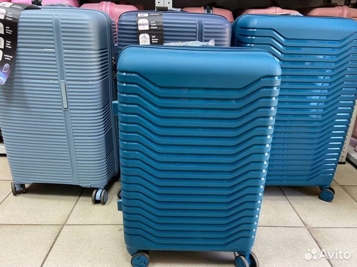 Чемодан легкий