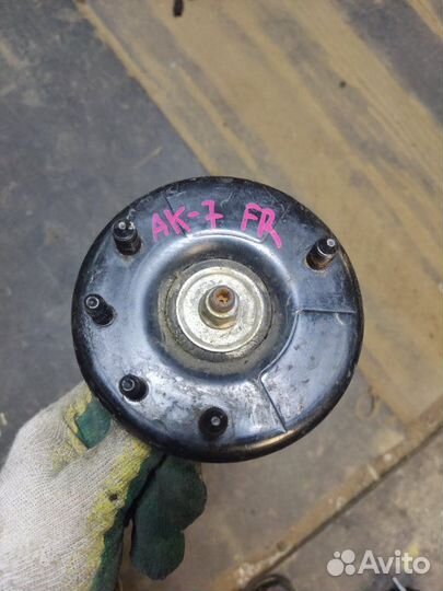 Стойка амортизатора передняя правая Honda Accord 7