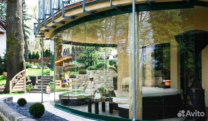 Безрамное остекление дачи