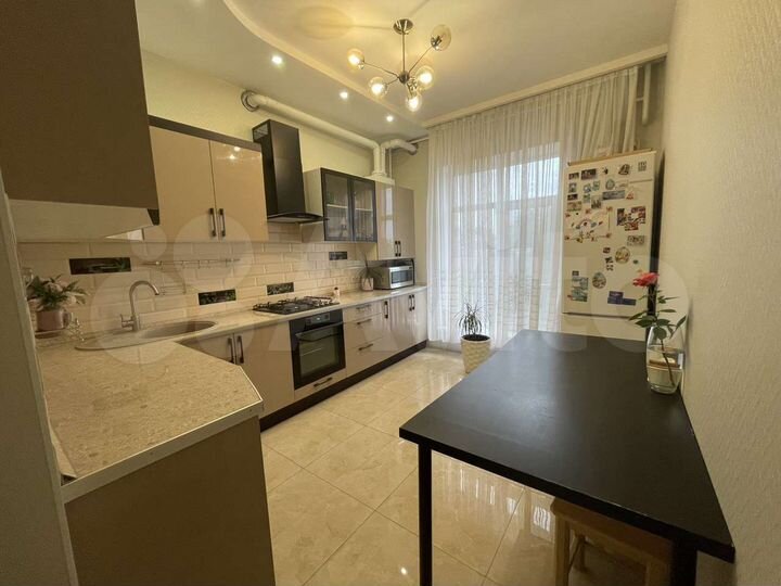 2-к. квартира, 77 м², 2/4 эт.