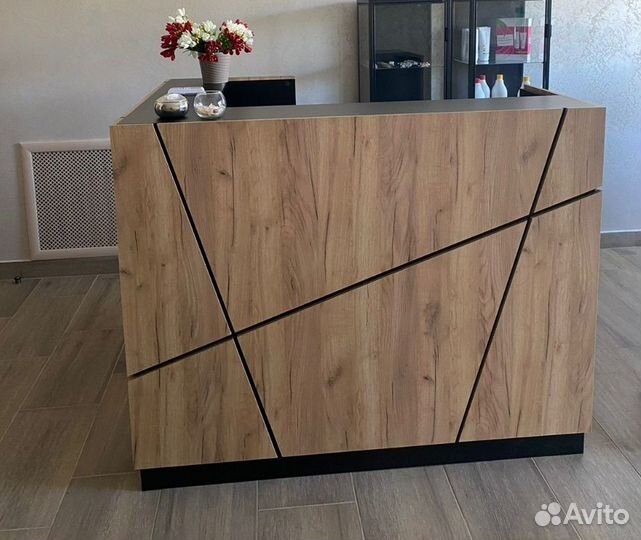 Новая стойка ресепшен