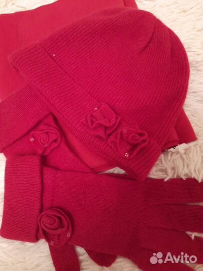 Женская шапка, перчатки, шарф