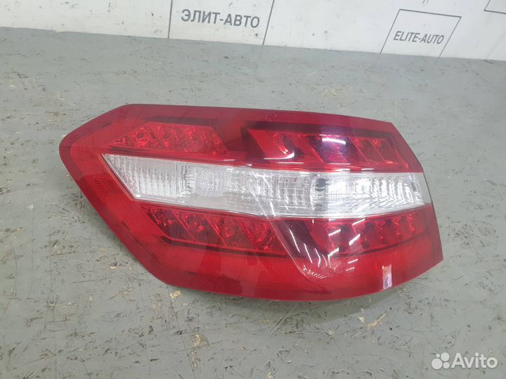 Фонарь внешний левый Mercedes W212 E