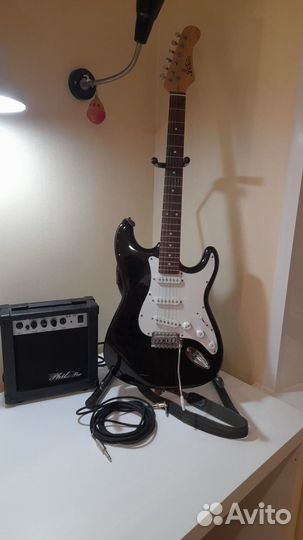 Электрогитара Thunder с комбоусилителем