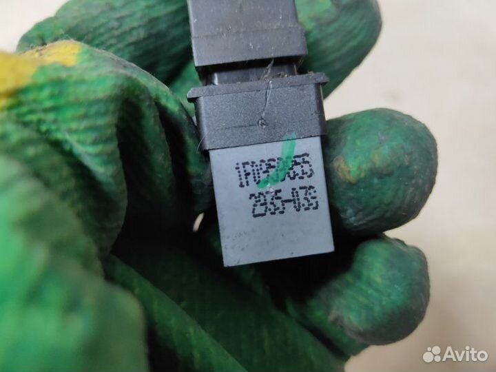 Кнопка стеклоподъемника Volkswagen Passat B6 1.9