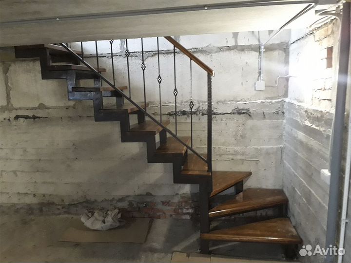 Лестница на металлокаркасе