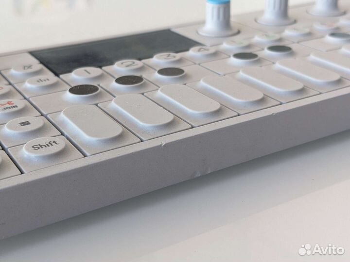 Синтезатор Teenage Engineering OP-1