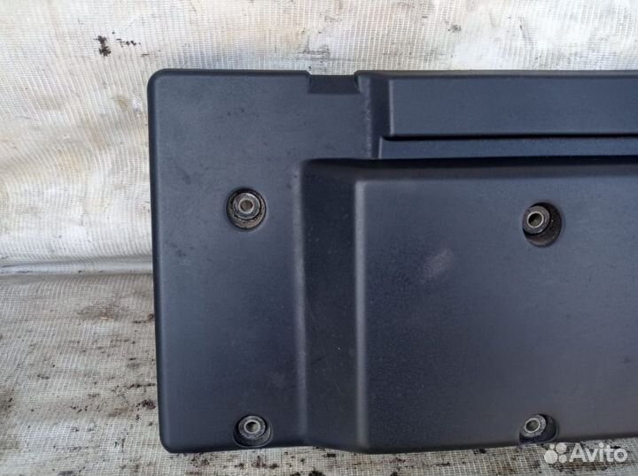 Декоративная крышка двс om606 Мерседес w210