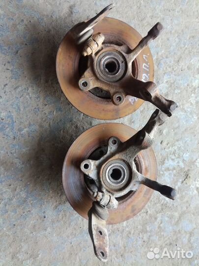 Кулак поворотный левый Рено 19