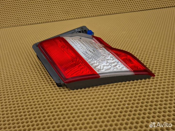 Фонарь в крышку багажника задний правый Infiniti