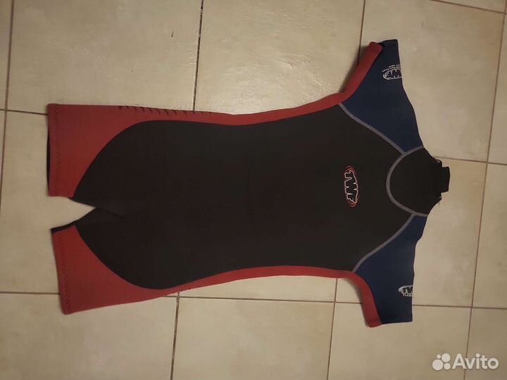 Гидрокостюм 10-12лет + босоножки и майка бесплатно