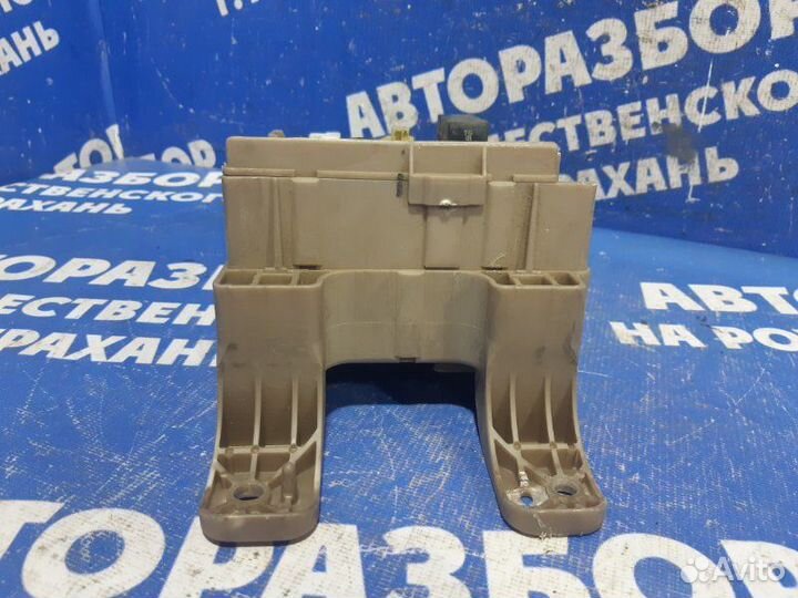 Блок предохранителей салона Toyota Corolla 120