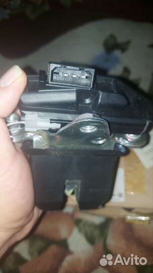 Замок багажника skoda fabia