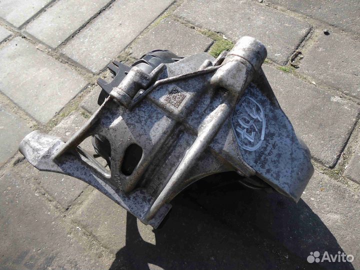 Подушка крепления двигателя на Audi Q5 2018 4M0199