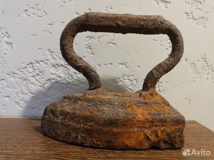 Утюг старинный для интерьера