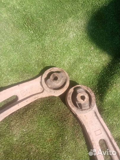 Рычаг передний Renault Laguna 1