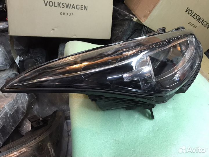 Фара правая Hyundai i40 Рестайл xenon