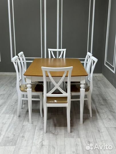 Кухонный стол и стулья новые
