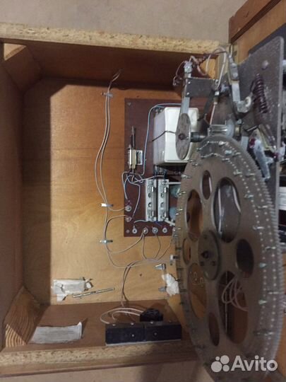 Старинные настенные часы Стрела