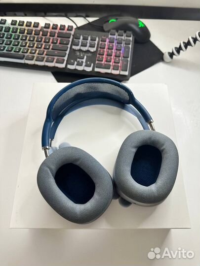 Apple AirPods Max Sky Blue