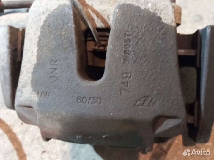 Передние тормозные суппорты BMW X5 E70