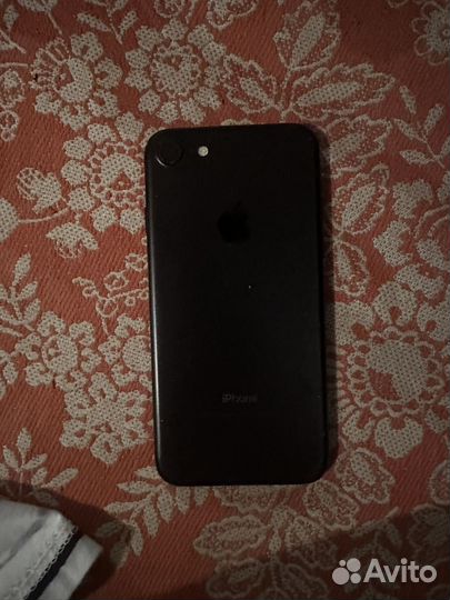 Телефон iPhone 7