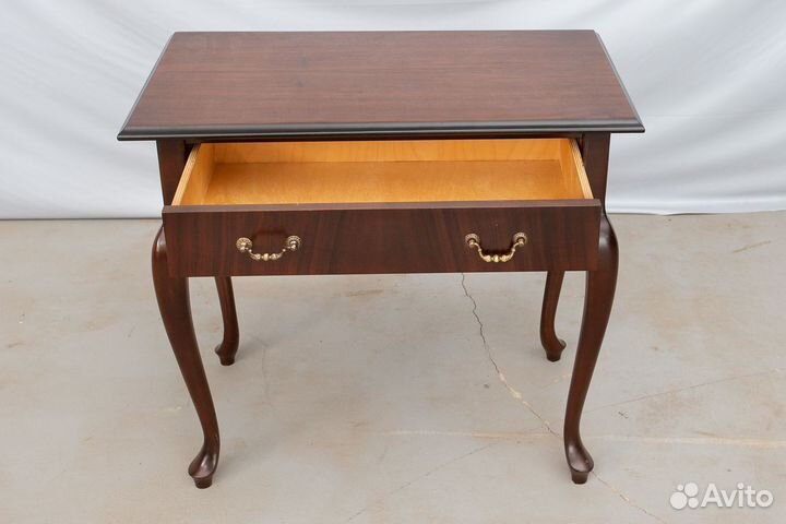 Старинный дамский столик сервант