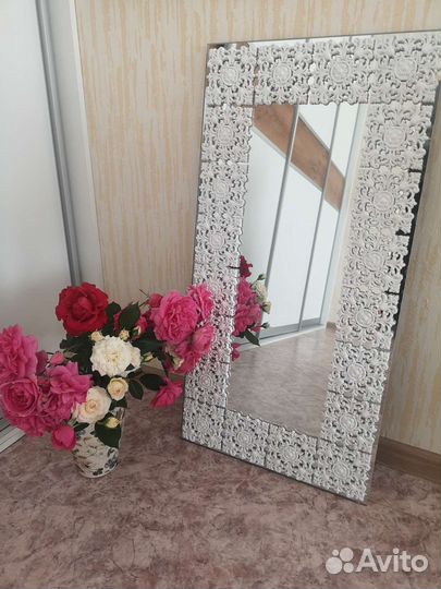 Зеркало с декором