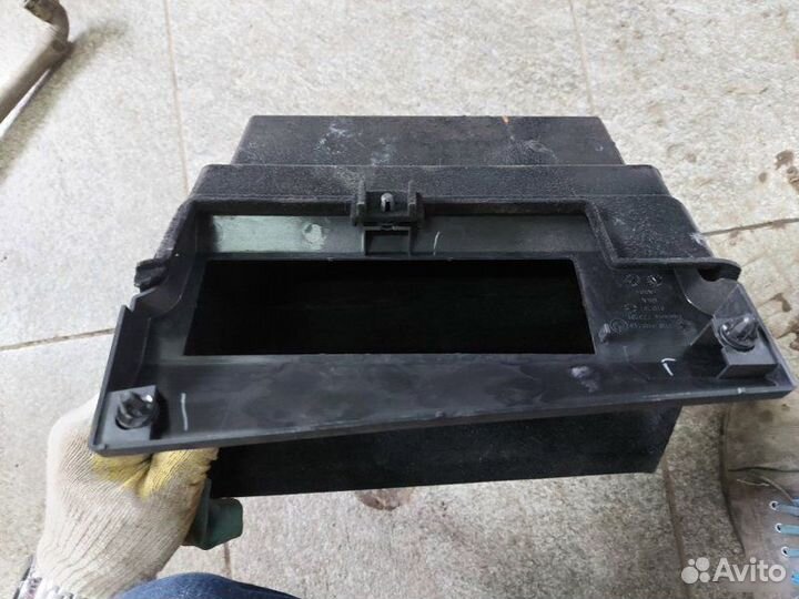 Вещевой ящик Bmw X6 E71