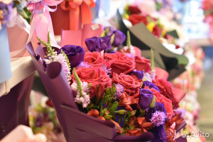 Магазин цветов в центре. Прибыль 206 т.р./мес