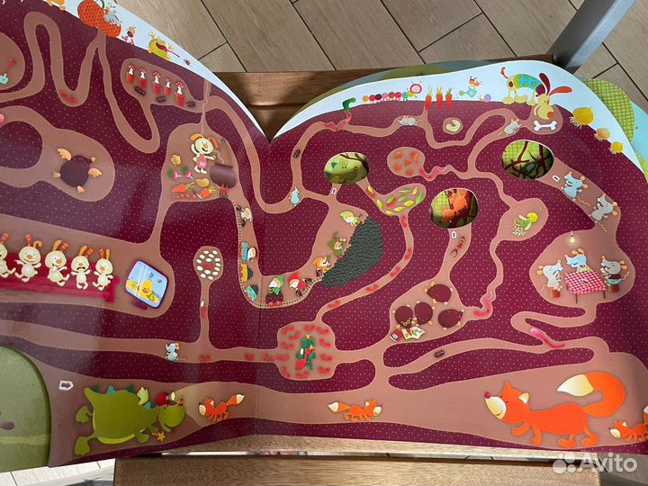 Книга-альбом Виммельбух с игрушкой Lilliputiens